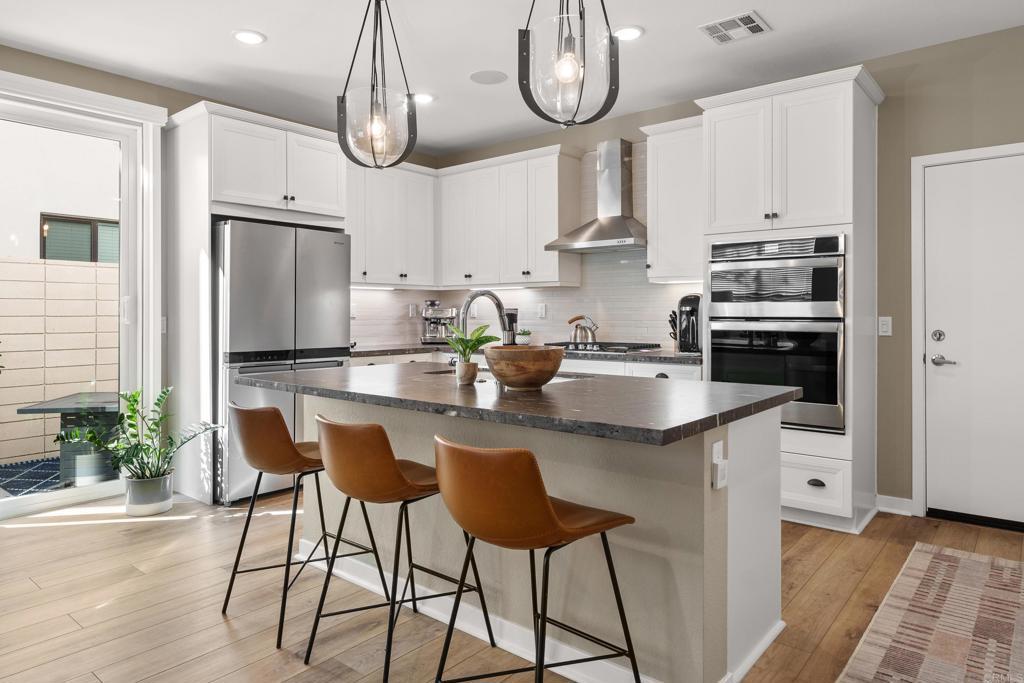 Photo of Listing #PTP2601853