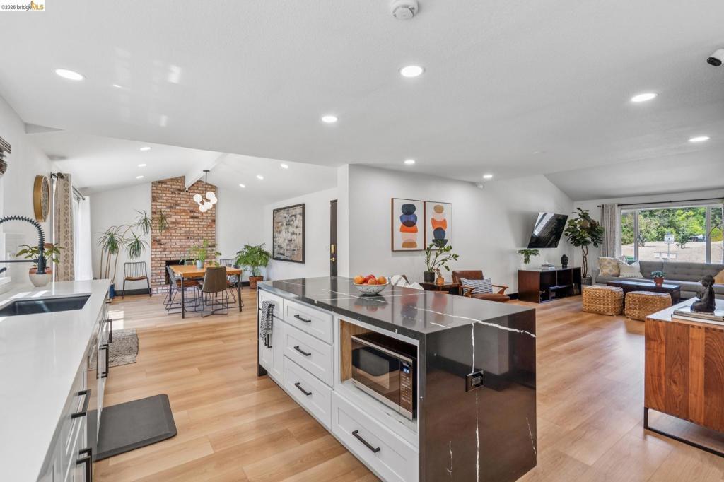 Photo of Listing #41126688