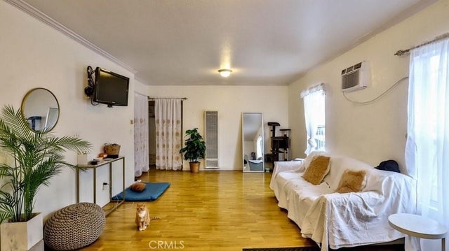 6414 S Hoover Street, Los Angeles