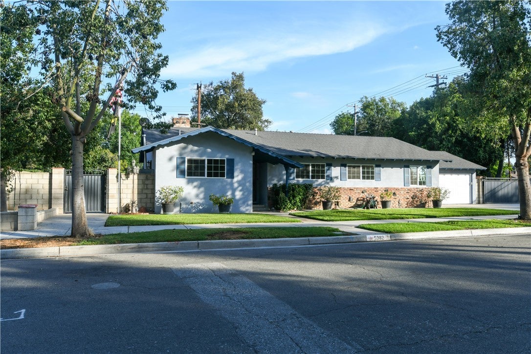 Photo of Listing #IV26053654