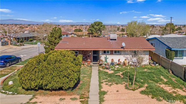 1549 Elizabeth Lake, Palmdale
