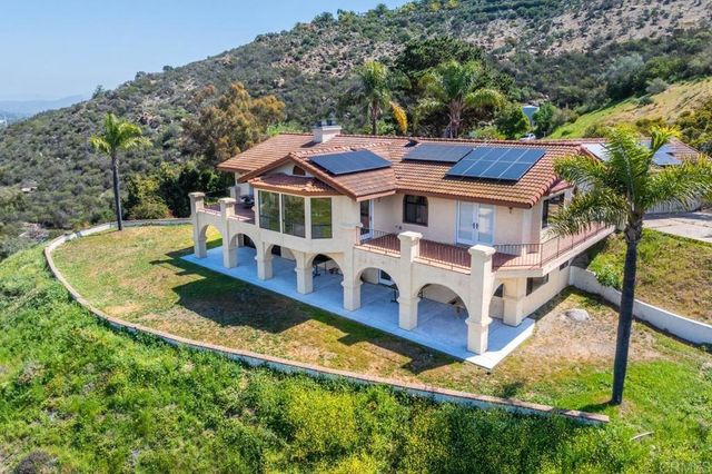 2702 Country Club Drive, Escondido