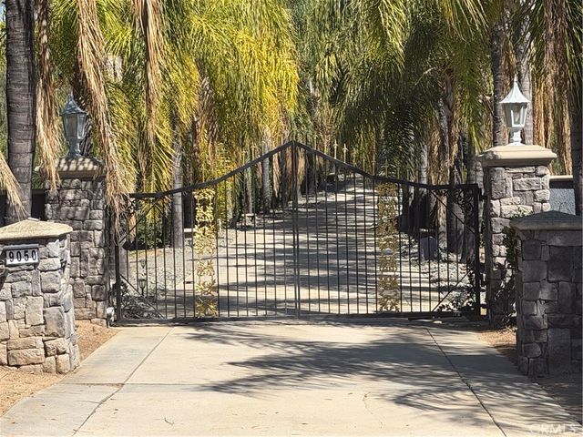 9050 Hunt Road, Corona