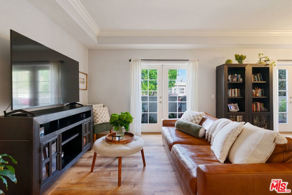 12010 Magnolia Boulevard 101, Valley Village