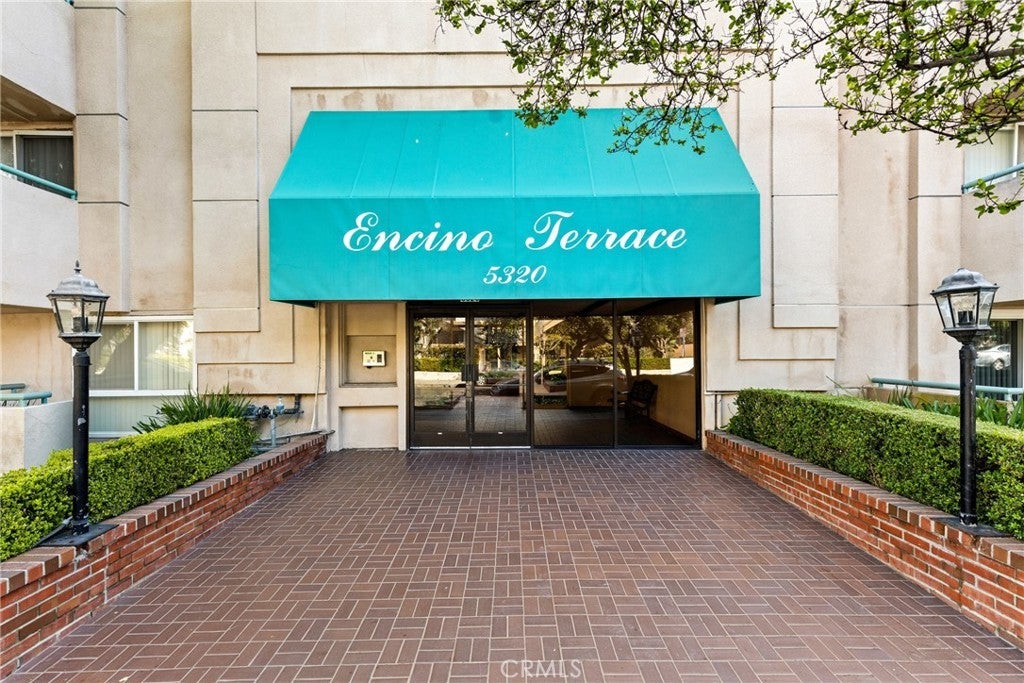 5320 Zelzah Avenue 214, Encino