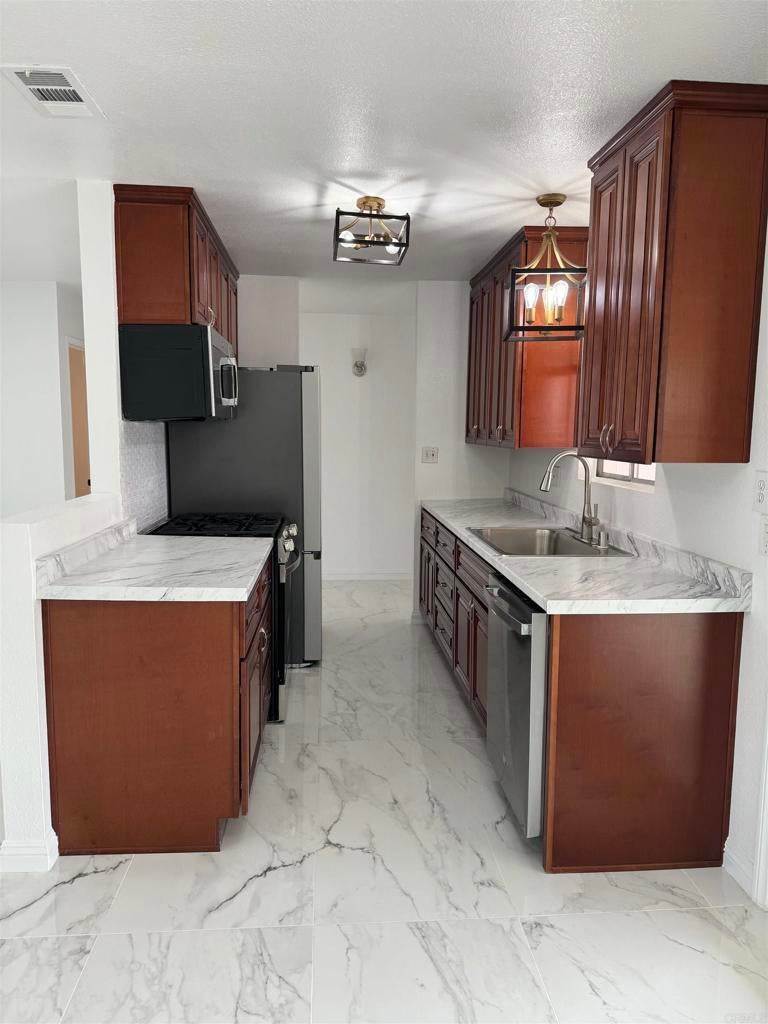 Photo of Listing #PTP2601905