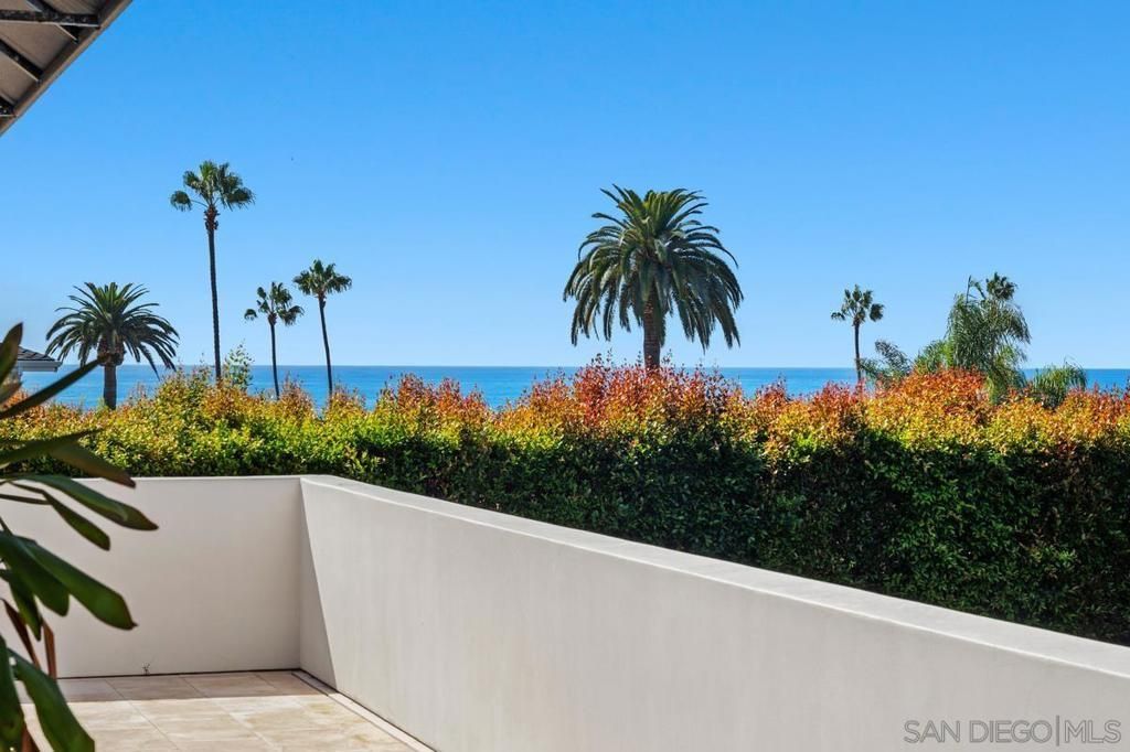 7970 Roseland Dr, La Jolla