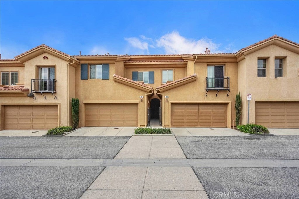 1448 Patricia 203, Simi Valley