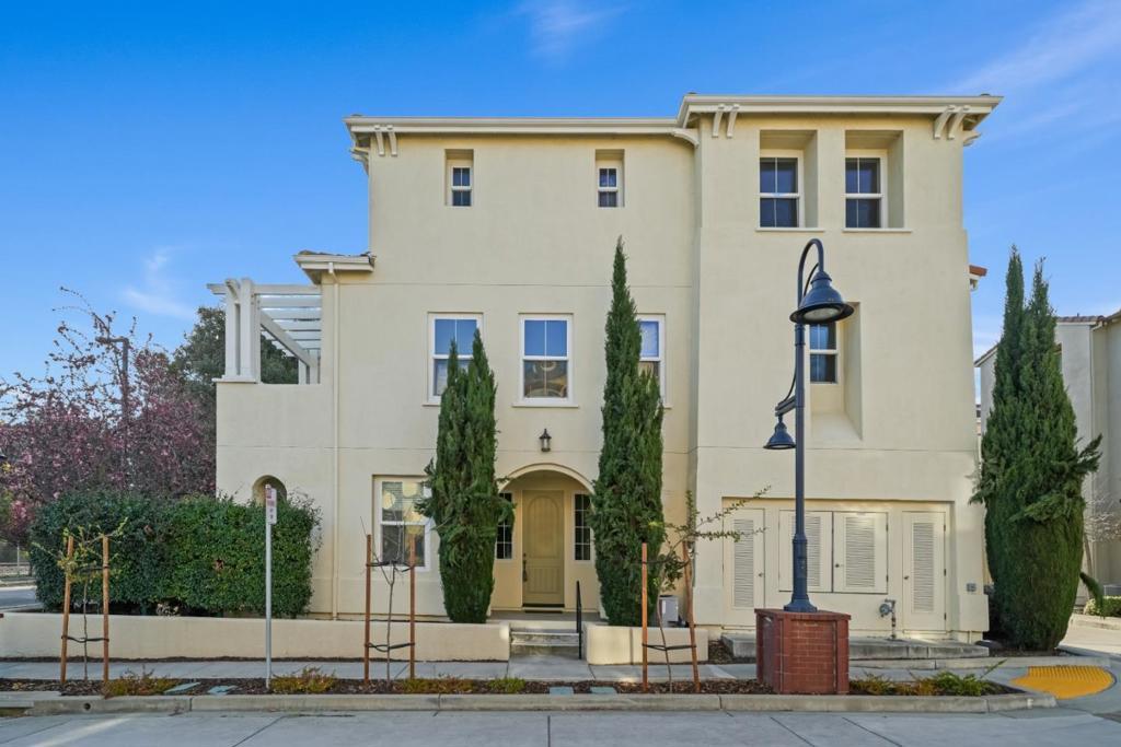 451 Chagall Street, Mountain View