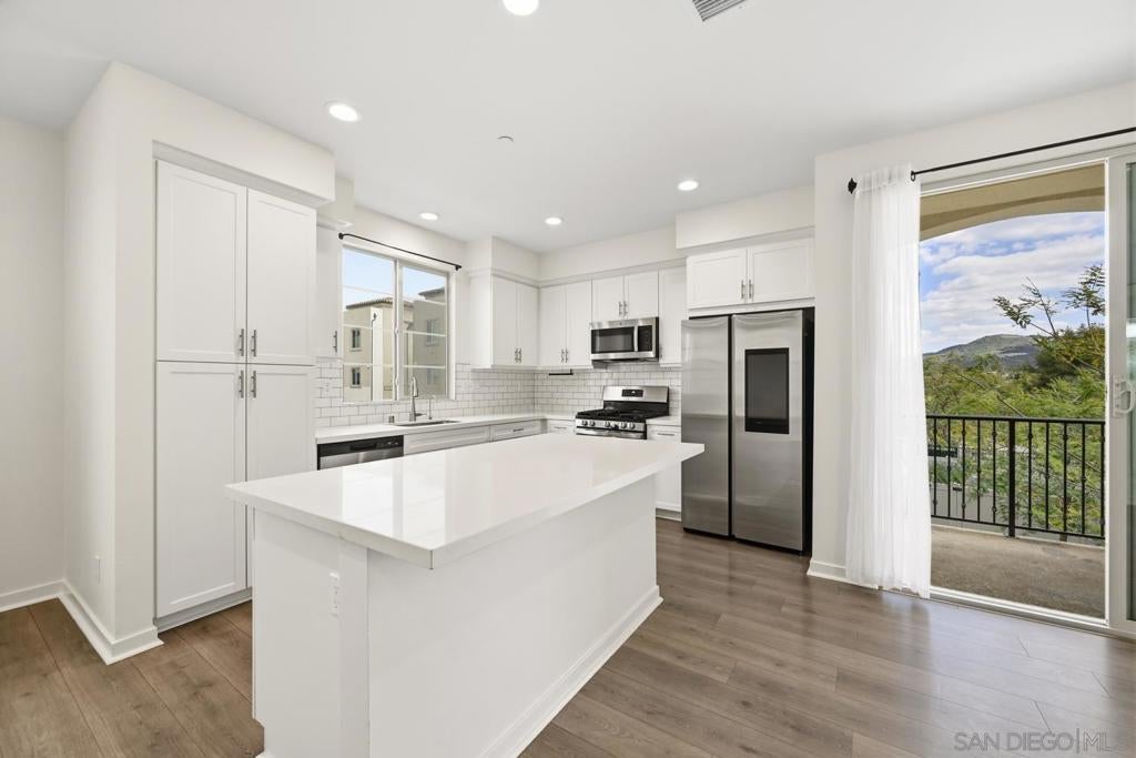 429 Lake Shore Way, Santee