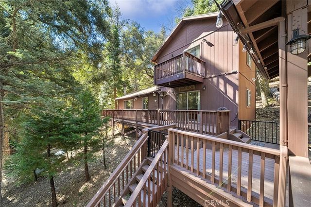 330 Canyon Drive, Cedarpines Park