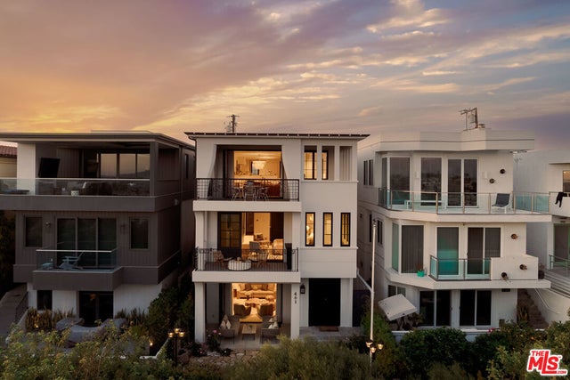 461 26th Street, Manhattan Beach.