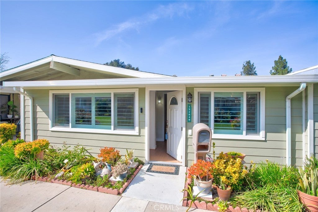 19204 Avenue Of The Oaks, Newhall