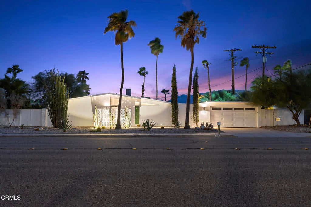 795 E Racquet Club Road, Palm Springs