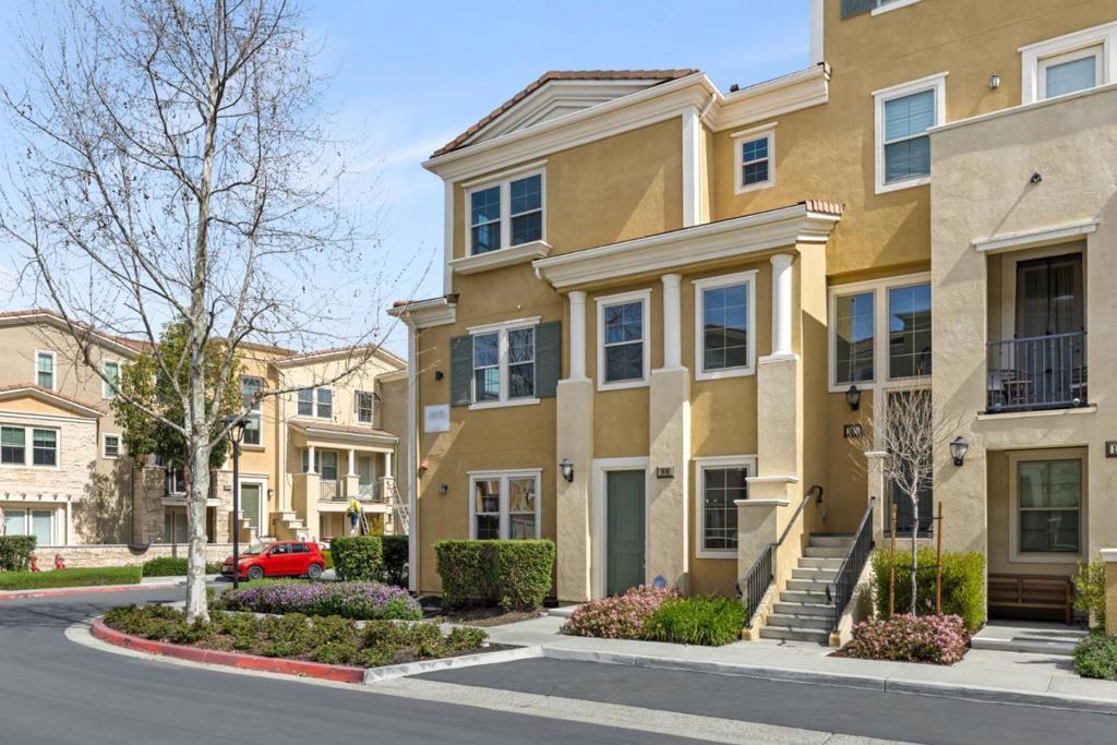 1916 Trento Loop, Milpitas