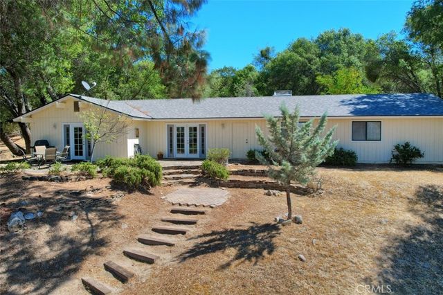 39406 John West Road, Oakhurst