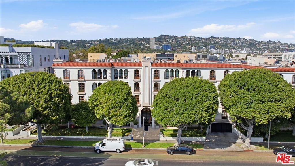 9249 Burton Way 406, Beverly Hills