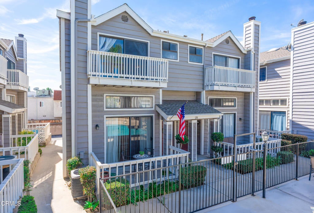 1218 Mayflower B, Monrovia