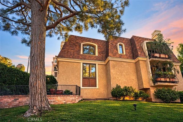 4370 W 8th, Los Angeles