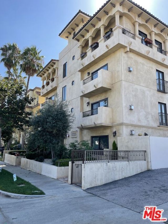 1215 Armacost Avenue # 102, Los Angeles