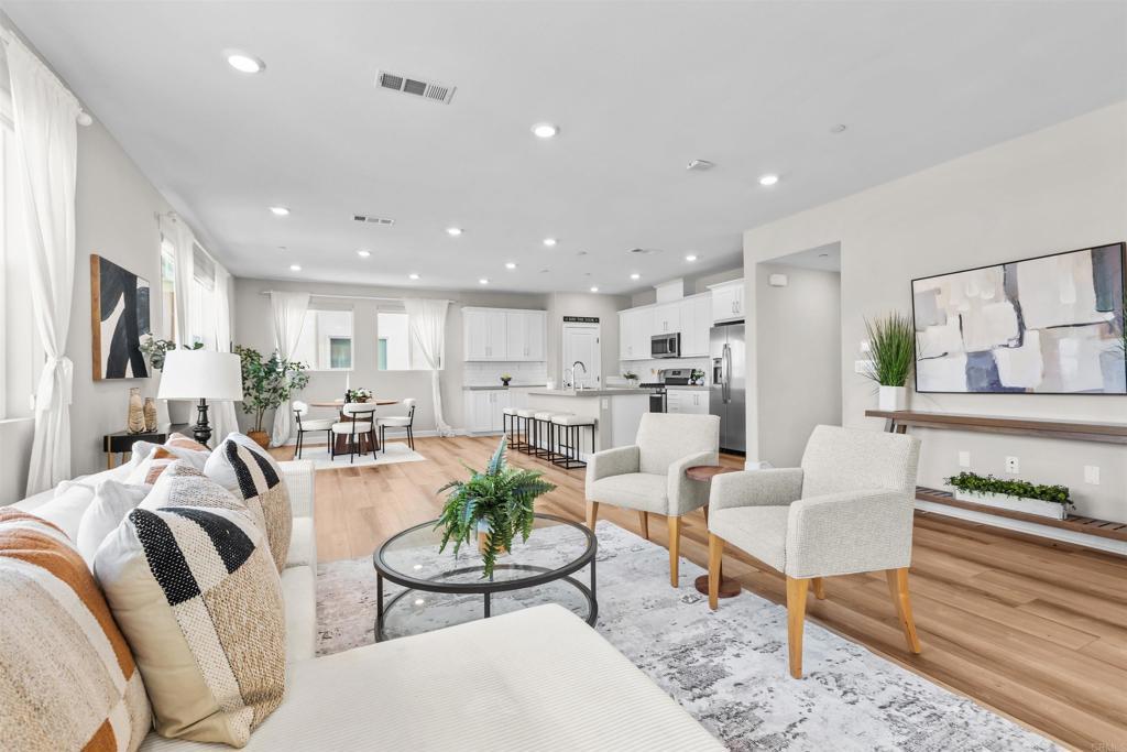 Photo of Listing #PTP2602033