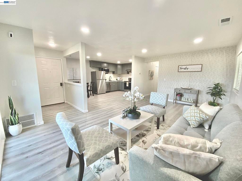 Photo of Listing #41127556