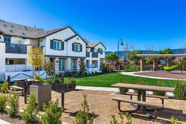41976 Isadora # 902, Murrieta