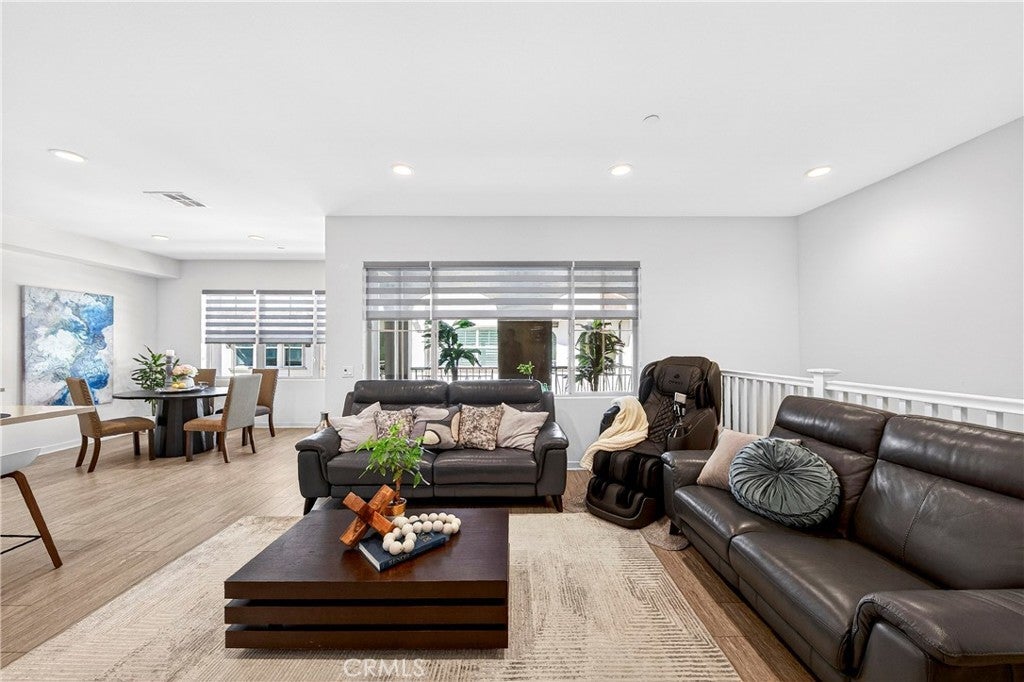 Photo of Listing #PW26059360