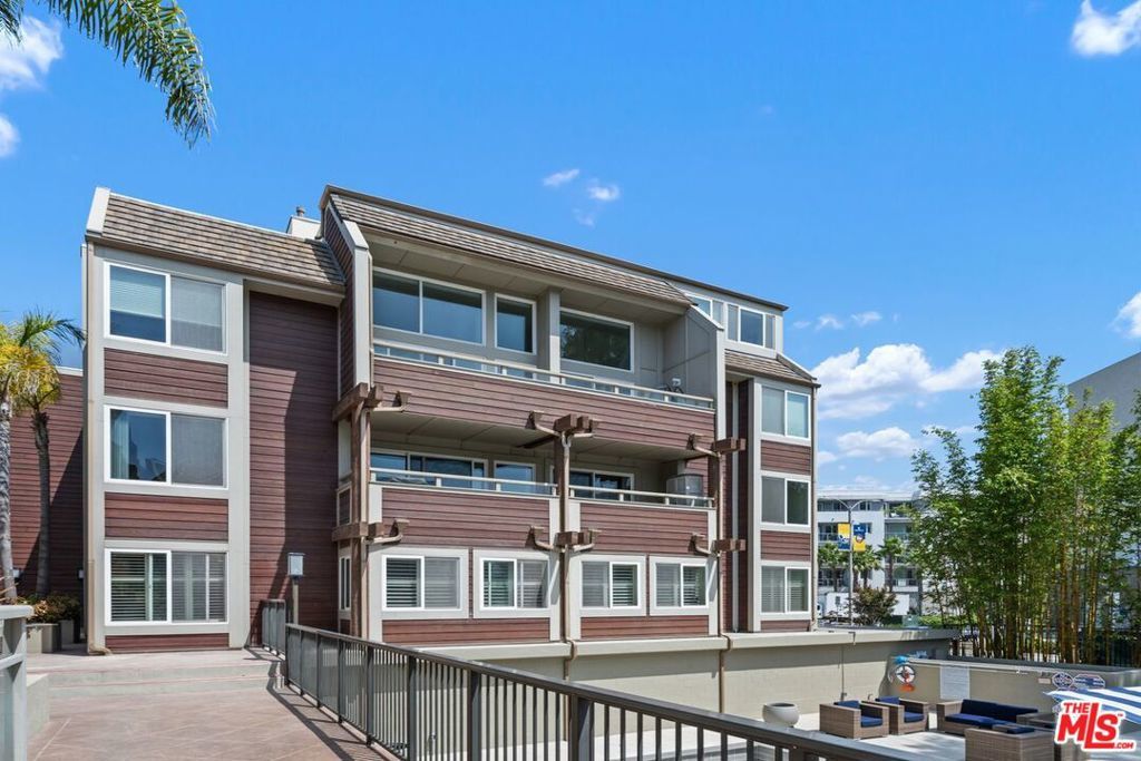 Photo of Listing #25629493