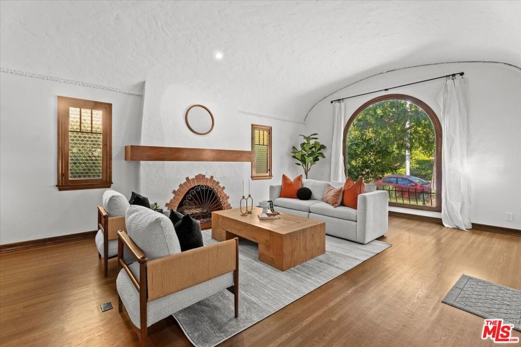 Photo of Listing #26667405