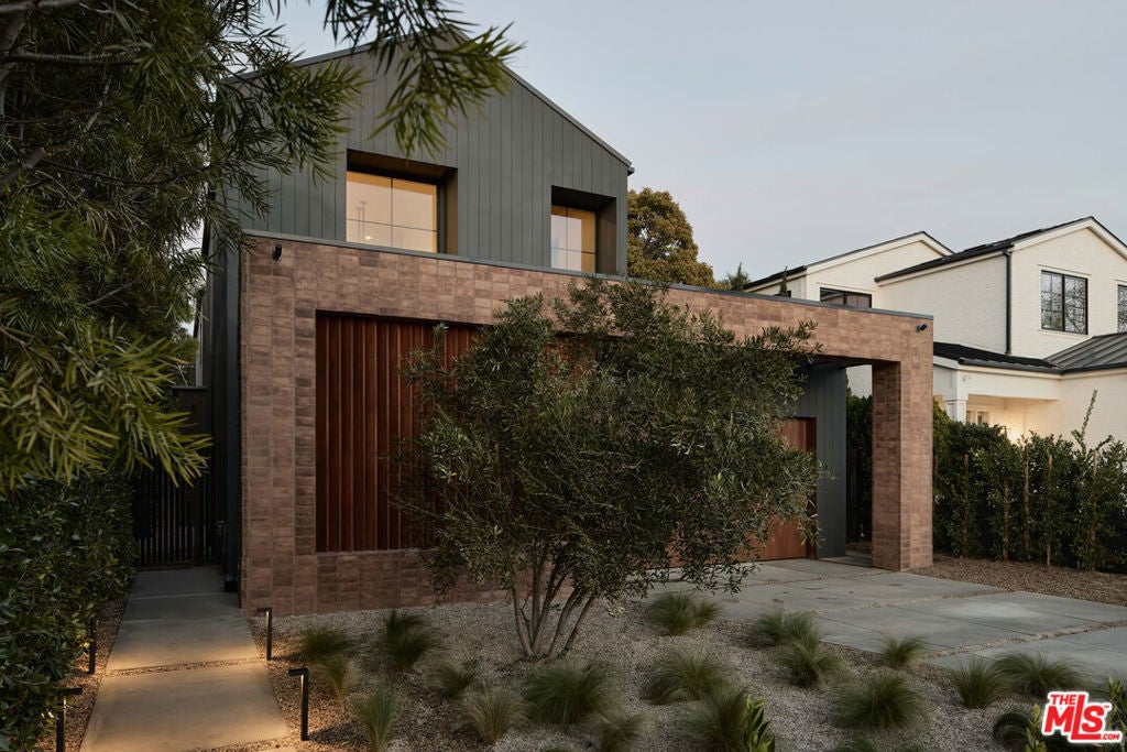 Photo of Listing #26666695