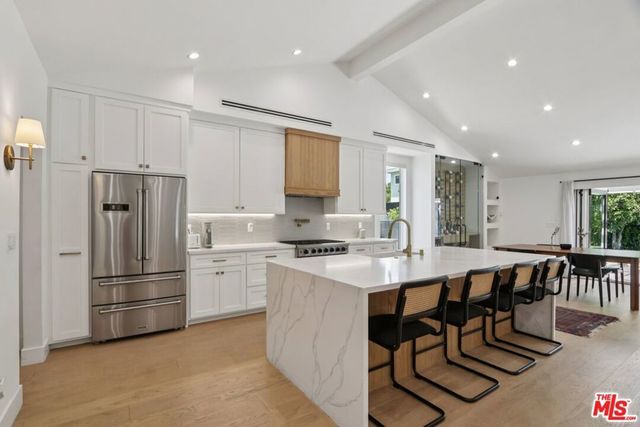 13117 Magnolia Boulevard, Sherman Oaks