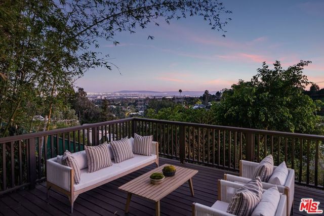 1030 N Kenter Avenue, Los Angeles