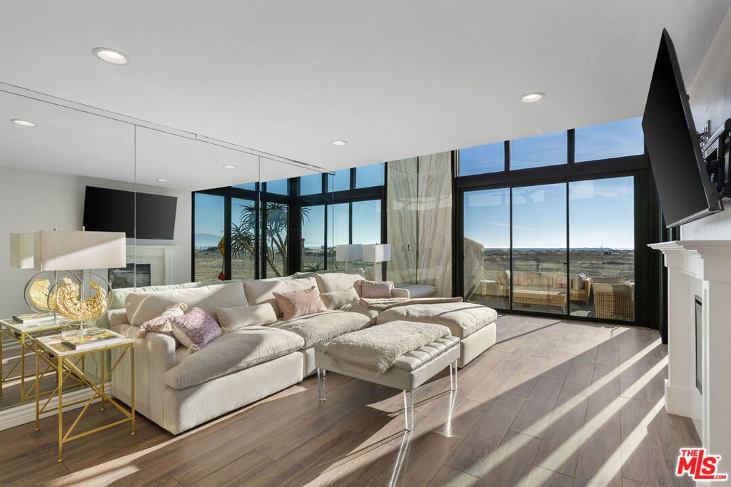 Photo of Listing #26666901