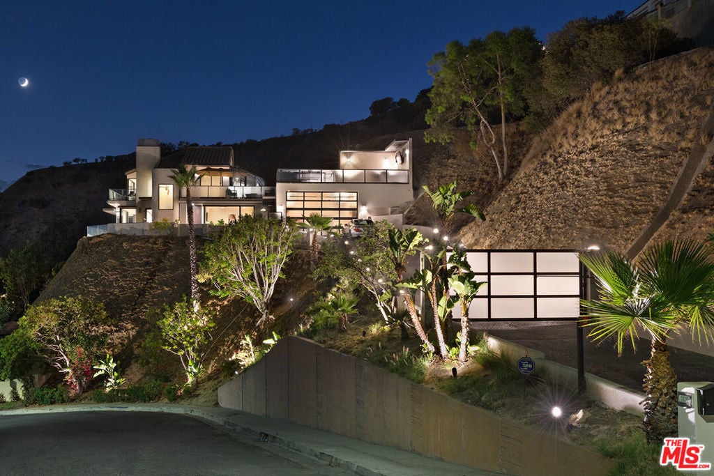 Photo of Listing #26655845