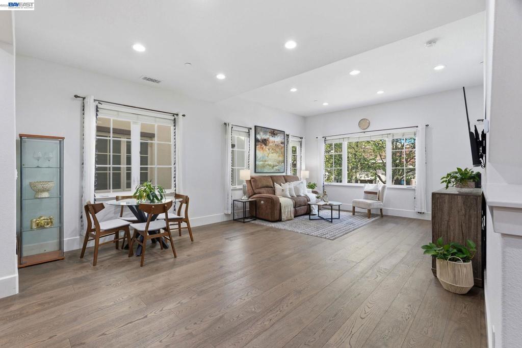 Photo of Listing #41128063