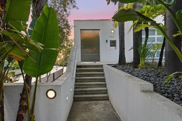 5628 Linda Rosa, La Jolla