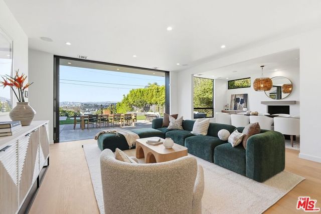 6321 Riggs Place, Los Angeles