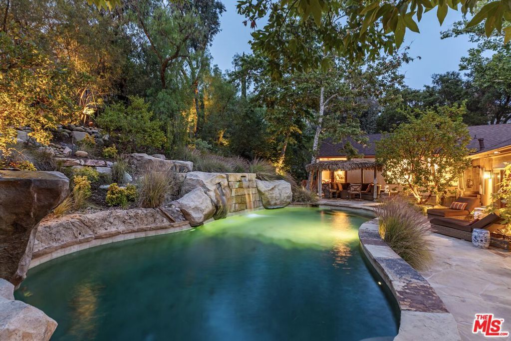 Photo of Listing #26667893