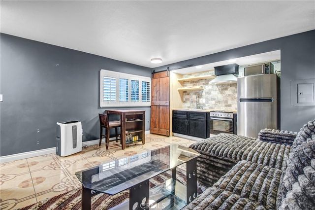 7904 Laurel Canyon # 12, North Hollywood