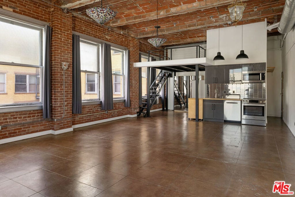 Photo of Listing #26665605