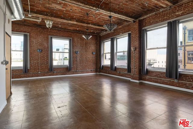 215 W 7th Street # 1302, Los Angeles