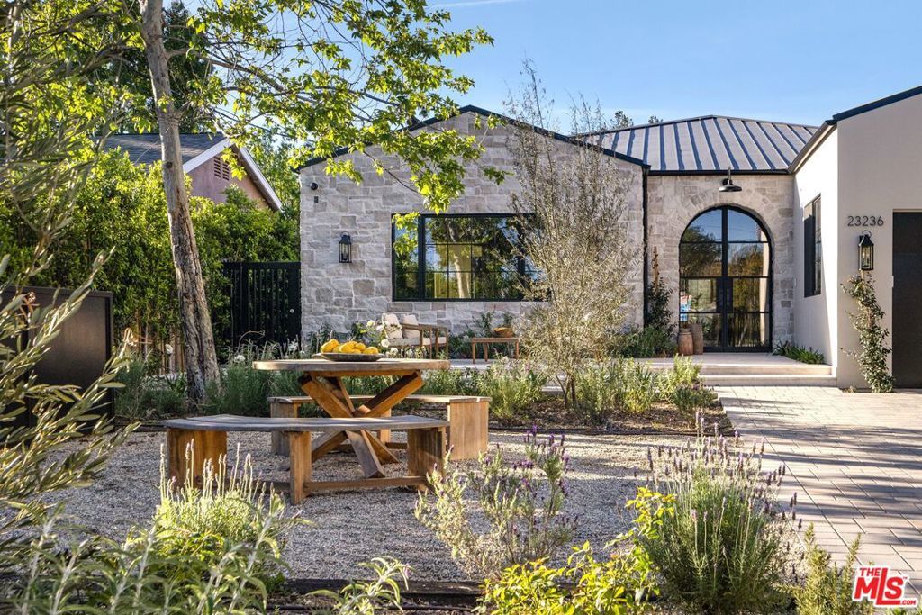 Photo of Listing #26668469