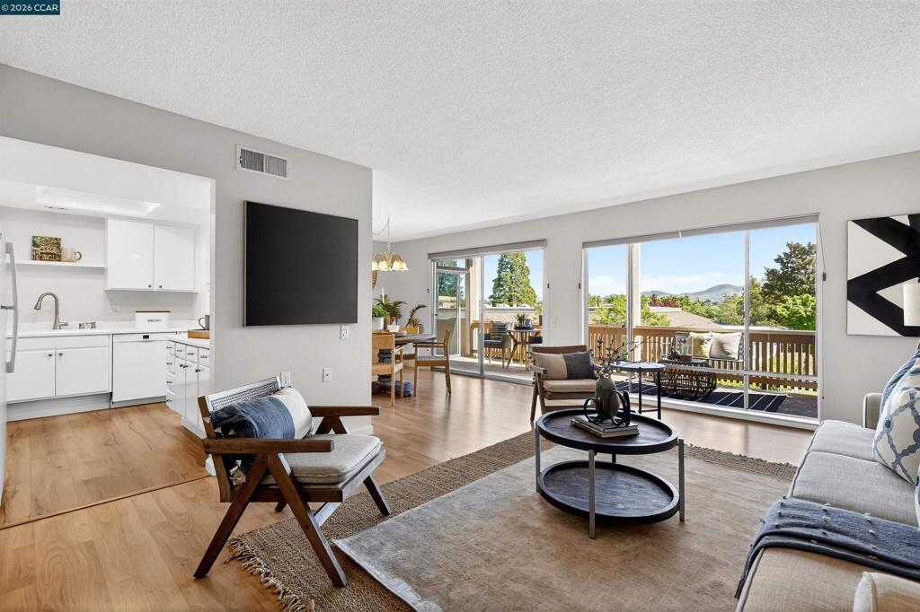 Photo of Listing #41128283