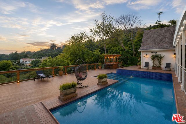 9820 Gloucester Drive, Beverly Hills