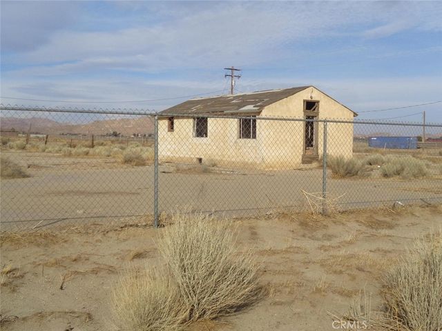 2011 67th W, Rosamond