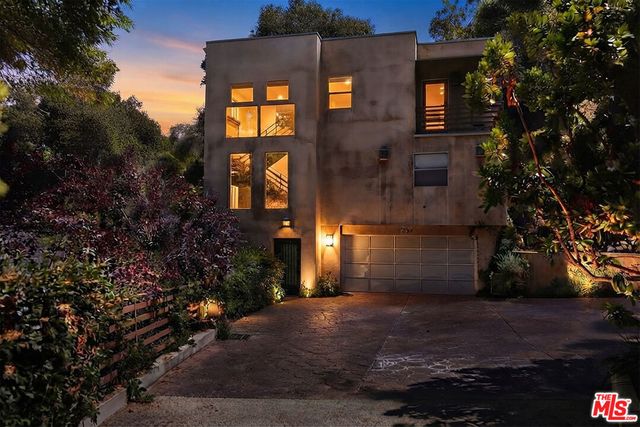 7024 Treasure Trail, Los Angeles