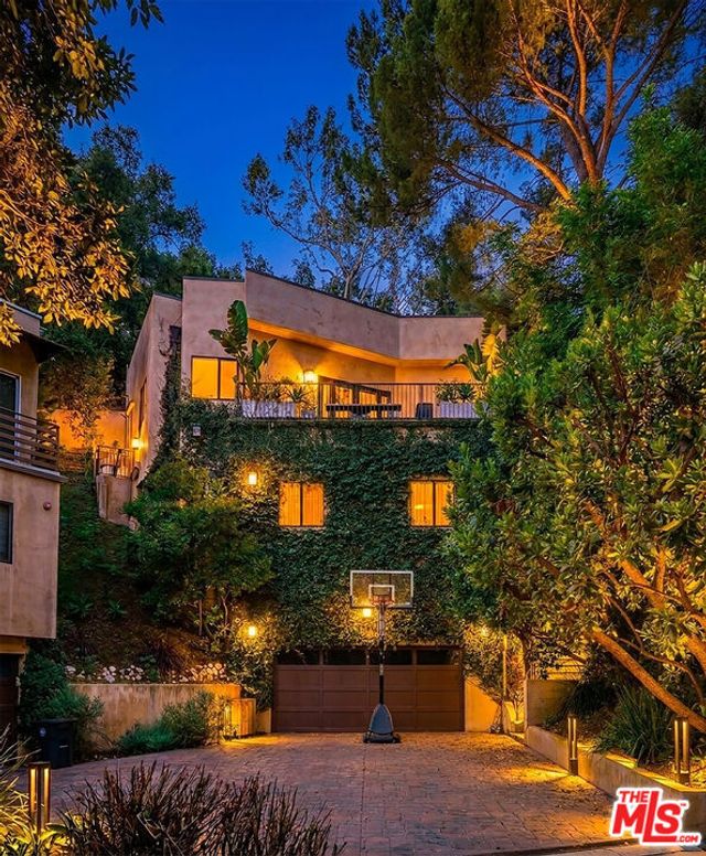 7028 Treasure Trail, Los Angeles