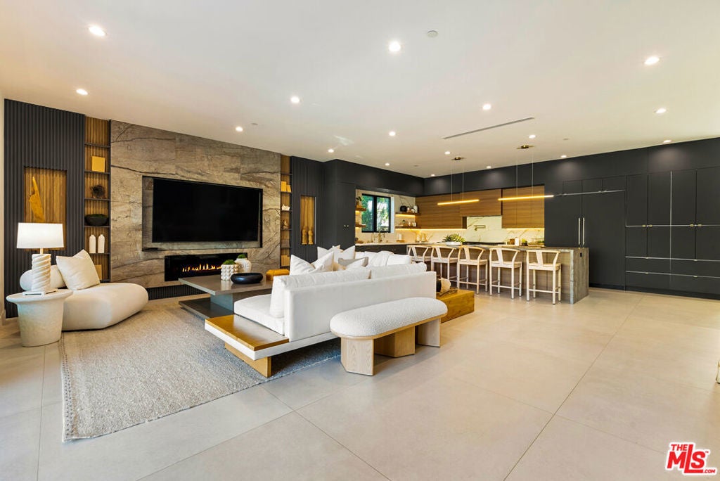 Photo of Listing #26669021