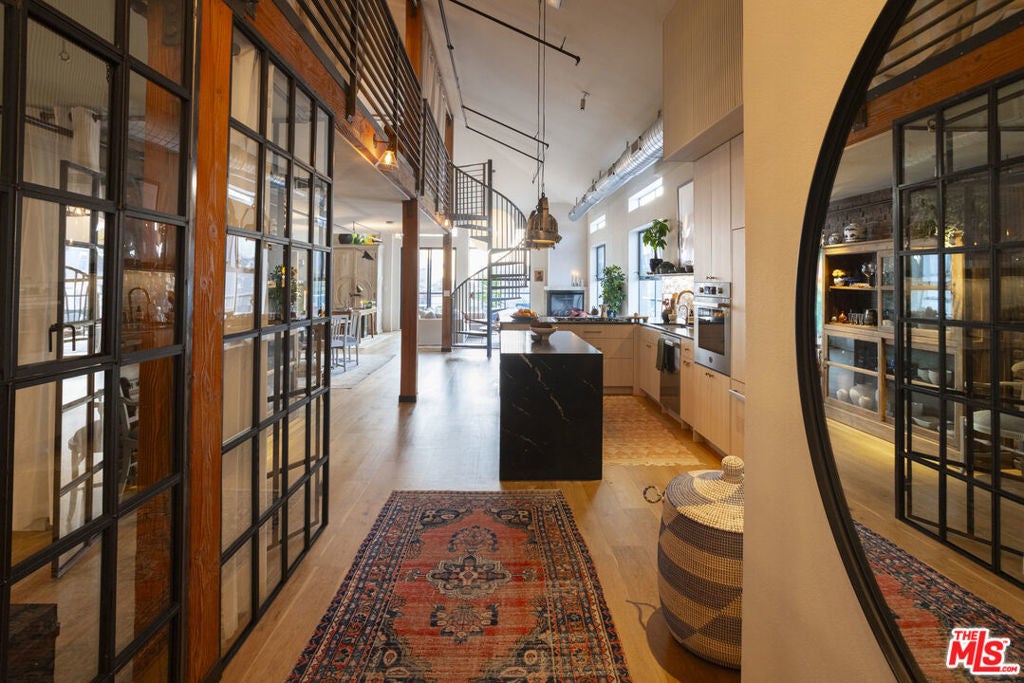 Photo of Listing #26668961